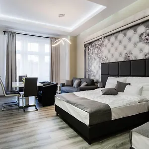 A Golden Star Modern Luxury And Апартаменты